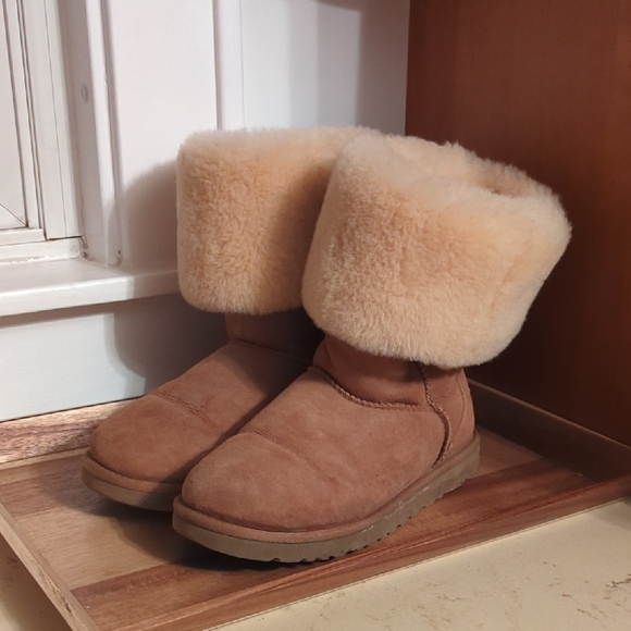 UGG Women's Classic Tall Boot Chestnut Size 8.5 - Picture 2 of 8